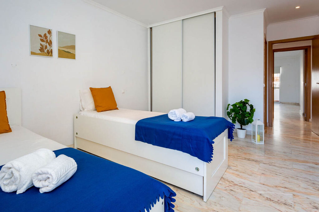 T2 Apartment in Albufeira twin room
