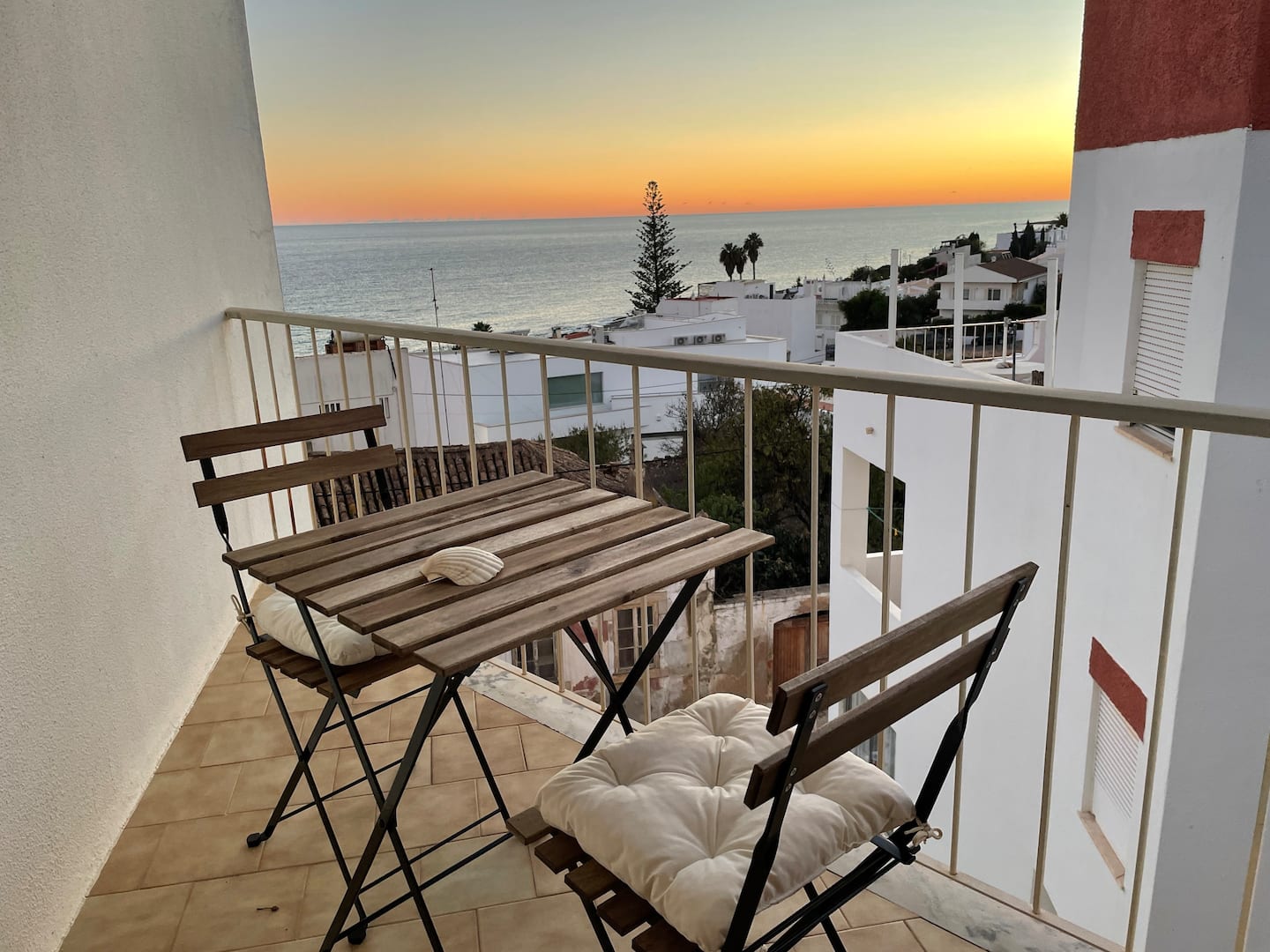 digital nomad t2 apartment in praia da luz balcony