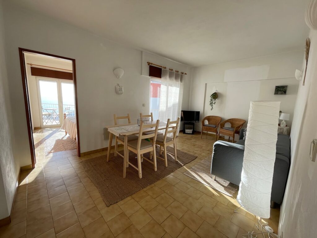 digital nomad t2 apartment in praia da luz living space
