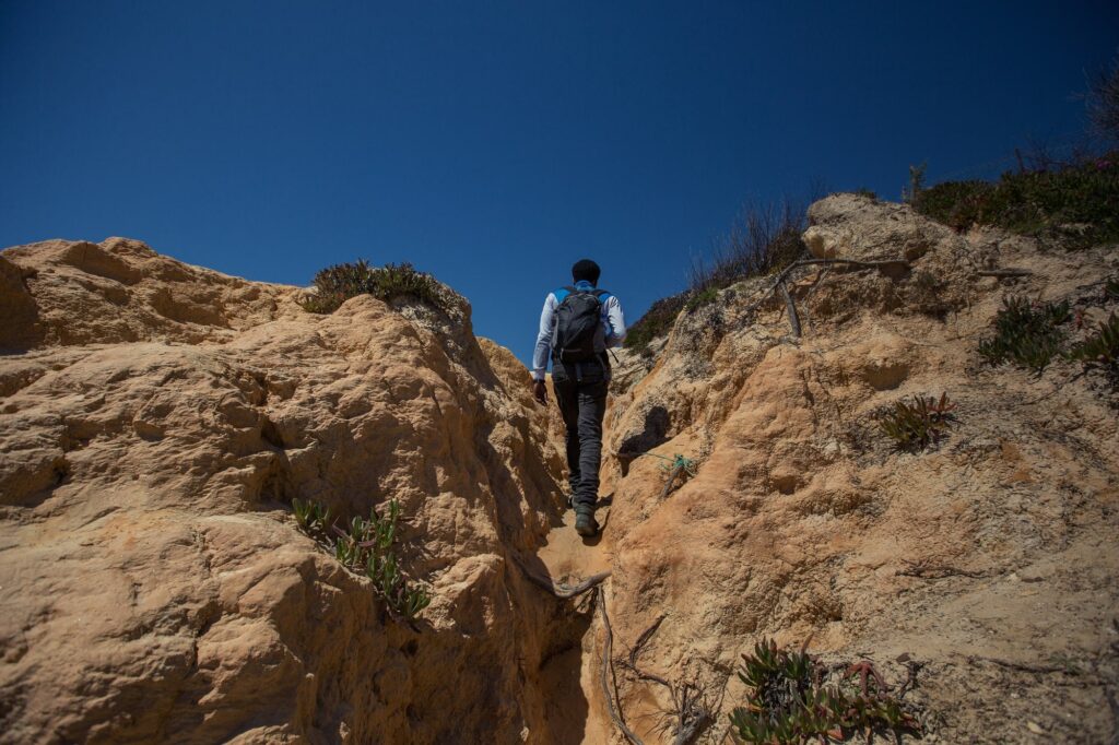 A rocky scene typical of Algarve hikes